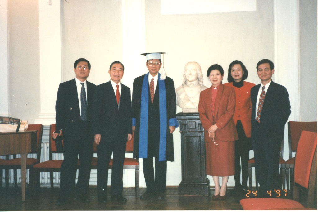 1997.4.24俄羅斯聖彼得堡大學贈名譽博士的圖像