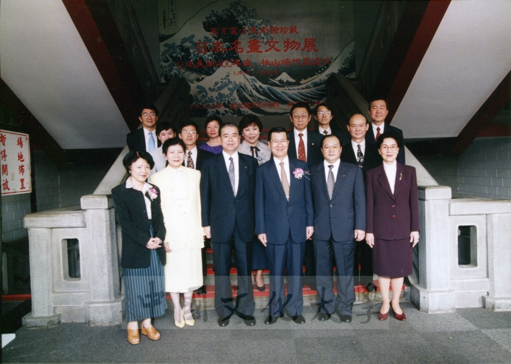 1998年4月30日舉行「日本名畫文物展-日本美術四百年史　從桃山時代到現代」開幕預展，行政院長蕭萬長蒞臨致賀的圖檔，第19張，共19張