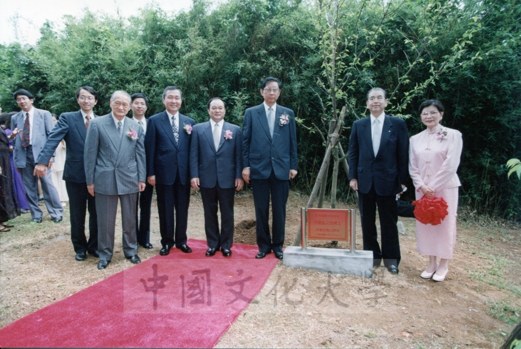 1998年5月1日東京富士美術館創辦人池田大作先生最高榮譽獎暨常務理事高倉達夫先生及日本創價大學校長小室金之助先生榮譽獎頒贈典禮的圖檔，第34張，共38張