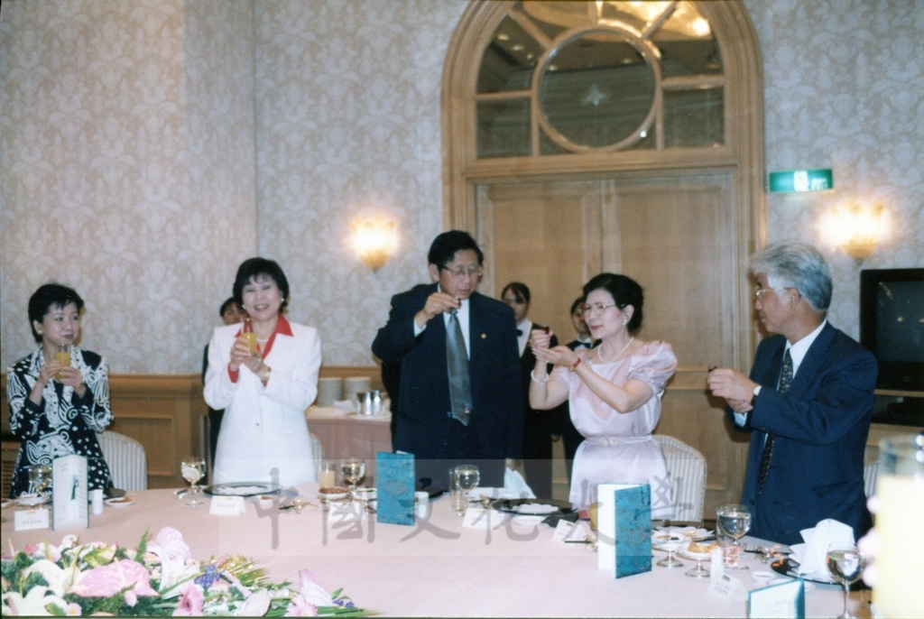 1998年5月1日東京富士美術館創辦人池田大作先生最高榮譽獎暨常務理事高倉達夫先生及日本創價大學校長小室金之助先生榮譽獎頒贈典禮的圖檔，第37張，共38張