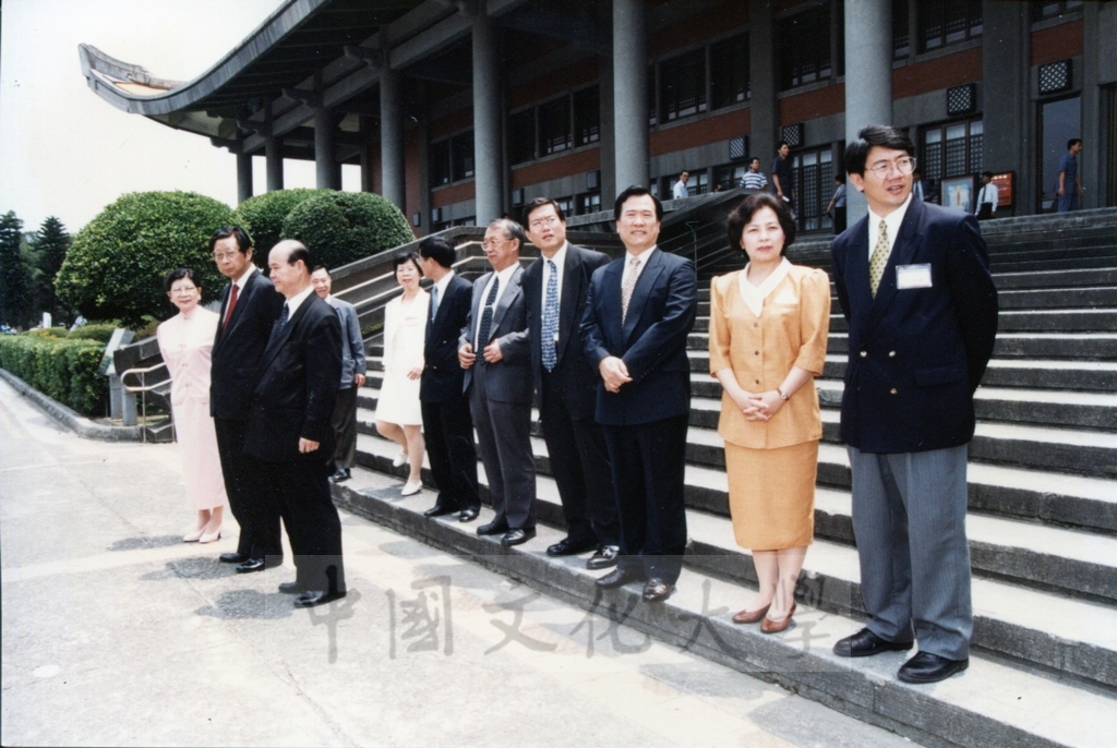 1998年6月1日總統李登輝及夫人曾文惠女士蒞臨國父紀念館參觀日本名畫文物展的圖檔，第1張，共21張