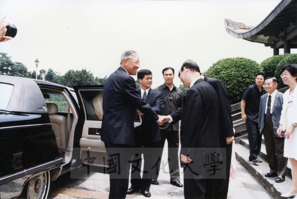 1998年6月1日總統李登輝及夫人曾文惠女士蒞臨國父紀念館參觀日本名畫文物展的圖檔，第2張，共21張
