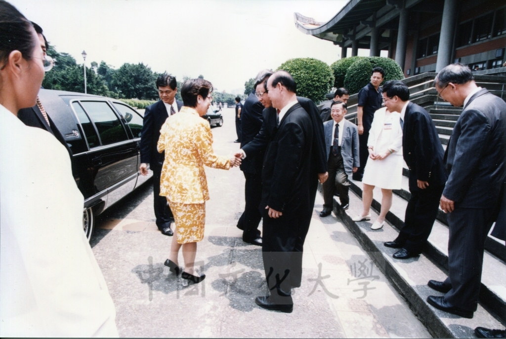 1998年6月1日總統李登輝及夫人曾文惠女士蒞臨國父紀念館參觀日本名畫文物展的圖檔，第4張，共21張