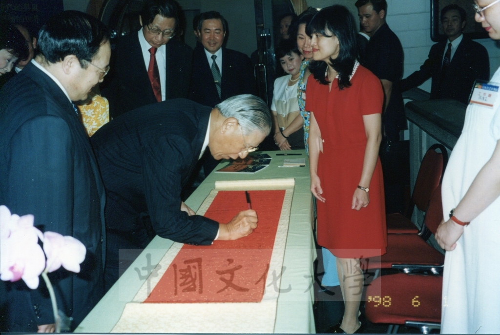 1998年6月1日總統李登輝及夫人曾文惠女士蒞臨國父紀念館參觀日本名畫文物展的圖檔，第5張，共21張