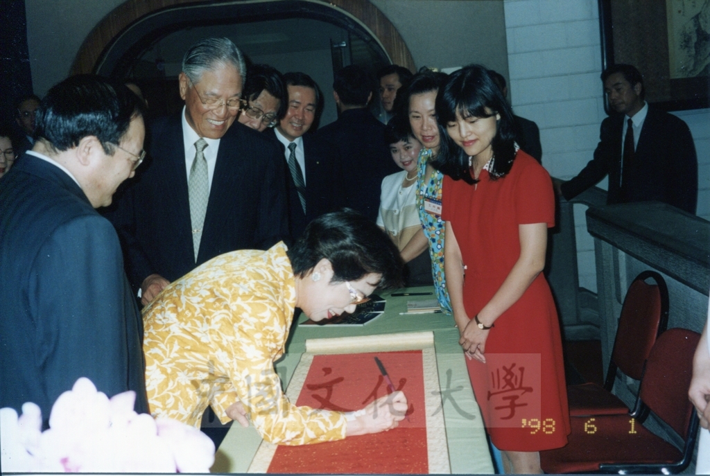 1998年6月1日總統李登輝及夫人曾文惠女士蒞臨國父紀念館參觀日本名畫文物展的圖檔，第6張，共21張