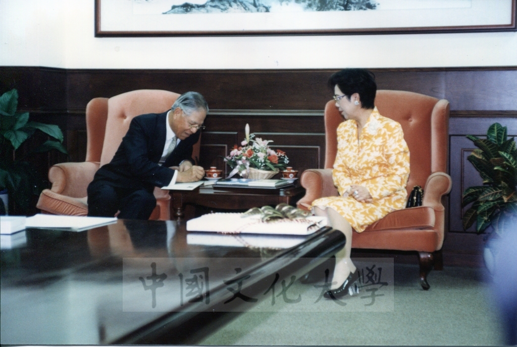 1998年6月1日總統李登輝及夫人曾文惠女士蒞臨國父紀念館參觀日本名畫文物展的圖檔，第7張，共21張