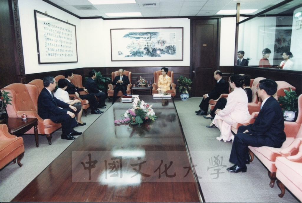 1998年6月1日總統李登輝及夫人曾文惠女士蒞臨國父紀念館參觀日本名畫文物展的圖檔，第8張，共21張