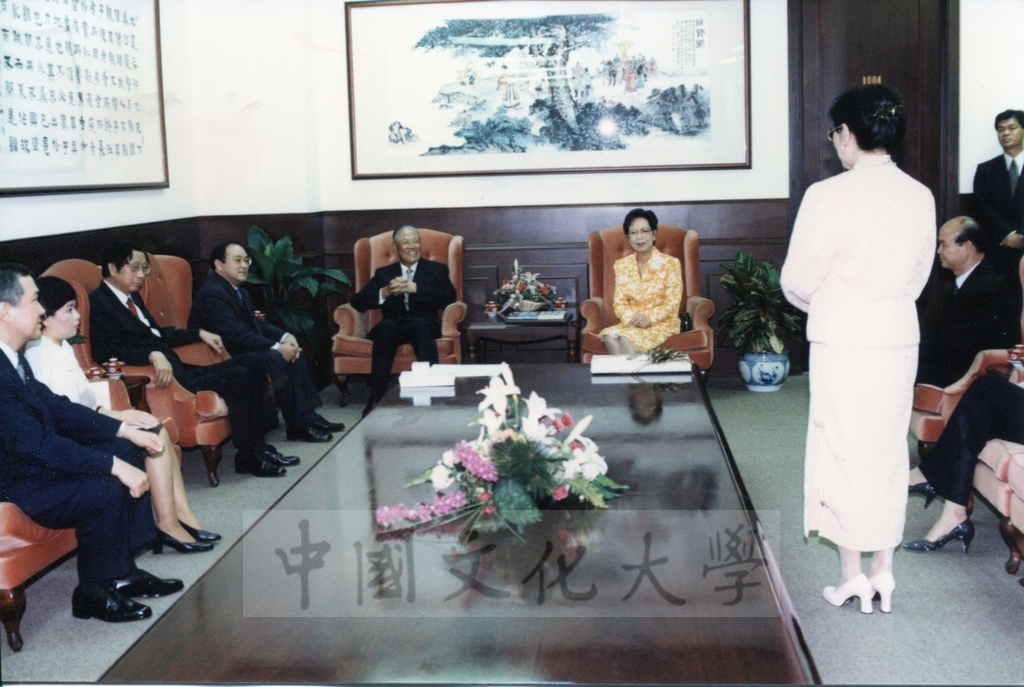 1998年6月1日總統李登輝及夫人曾文惠女士蒞臨國父紀念館參觀日本名畫文物展的圖檔，第9張，共21張
