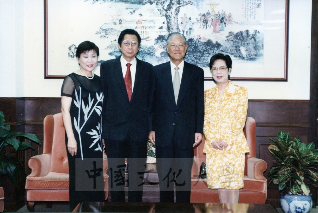 1998年6月1日總統李登輝及夫人曾文惠女士蒞臨國父紀念館參觀日本名畫文物展的圖檔，第11張，共21張
