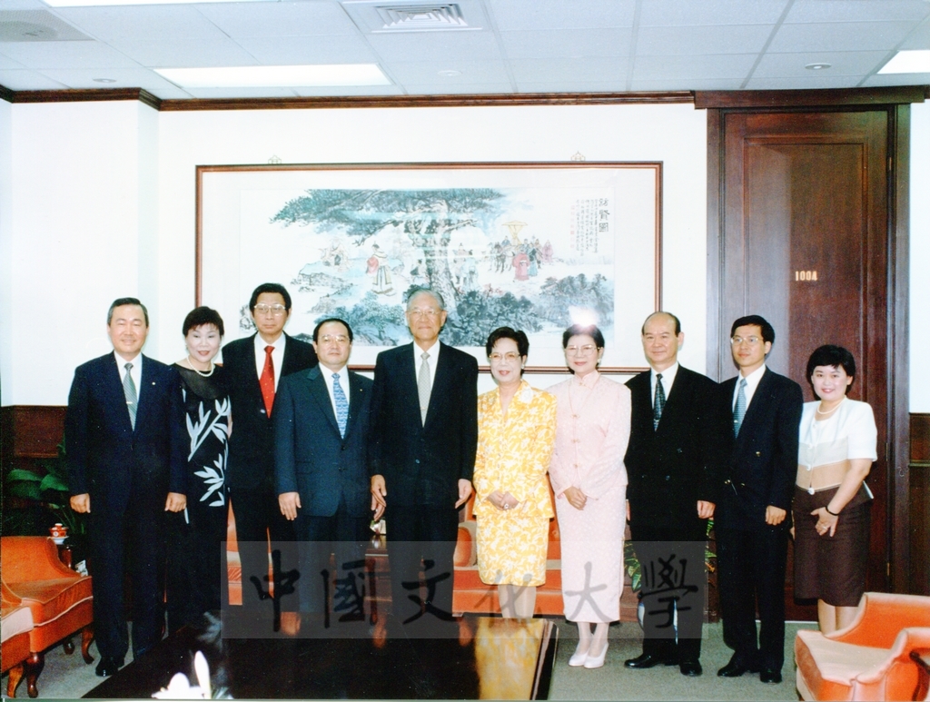 1998年6月1日總統李登輝及夫人曾文惠女士蒞臨國父紀念館參觀日本名畫文物展的圖檔，第13張，共21張