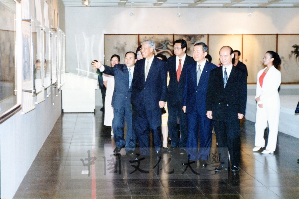 1998年6月1日總統李登輝及夫人曾文惠女士蒞臨國父紀念館參觀日本名畫文物展的圖檔，第17張，共21張