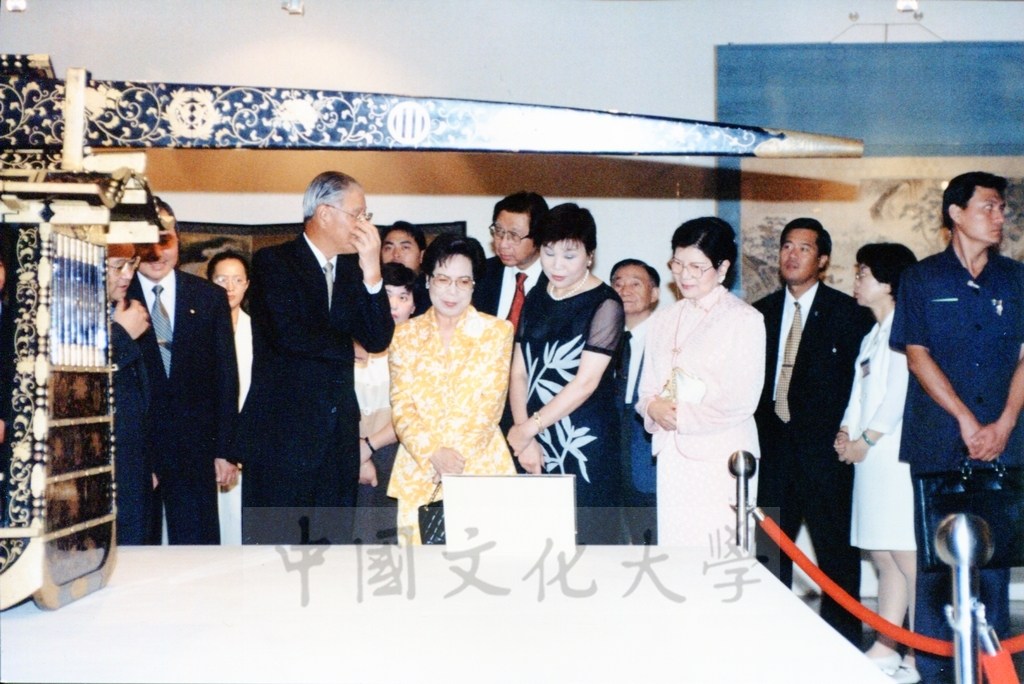 1998年6月1日總統李登輝及夫人曾文惠女士蒞臨國父紀念館參觀日本名畫文物展的圖檔，第18張，共21張