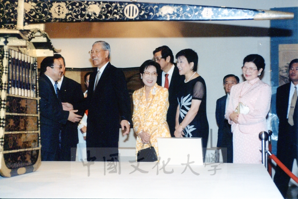 1998年6月1日總統李登輝及夫人曾文惠女士蒞臨國父紀念館參觀日本名畫文物展的圖檔，第21張，共21張