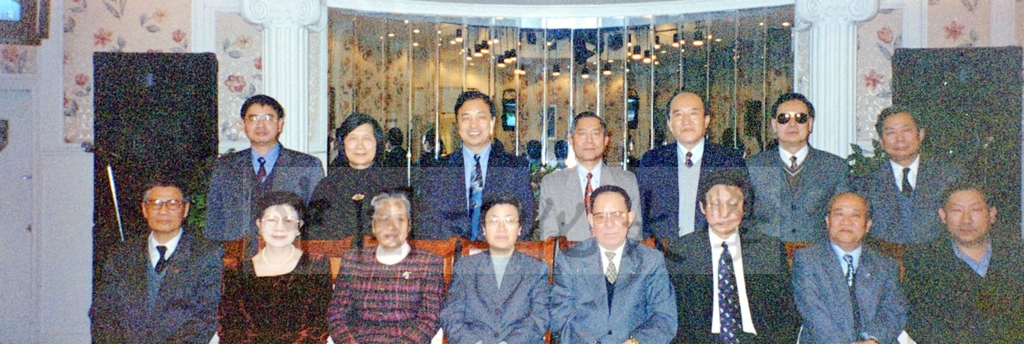 1999年11月28日董事長張鏡湖出席中國科學院遙感所建所20周年院慶暨祝賀陳述彭院士80華誕的圖檔，第6張，共12張