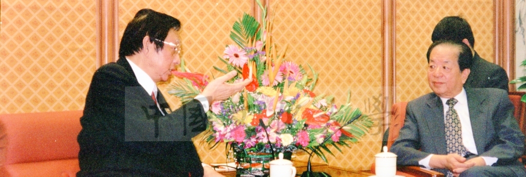 1999年11月30日董事長張鏡湖拜會中共國務院副總理錢其琛先生的圖檔，第5張，共8張