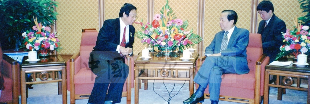 1999年11月30日董事長張鏡湖拜會中共國務院副總理錢其琛先生的圖檔，第7張，共8張