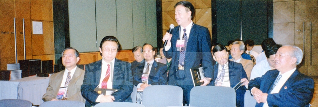 1999年11月23日董事長張鏡湖出訪香港參加《香港攬勝：太空影像地圖集》首次出版發行儀式的圖檔，第2張，共3張