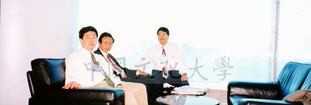 1999年11月23日董事長張鏡湖出訪香港參加《香港攬勝：太空影像地圖集》首次出版發行儀式的圖檔，第3張，共3張