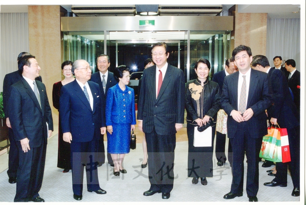 1999年12月5日張董事長鏡湖率同校長林彩梅等五人拜會創價學會名譽會長池田大作先生的圖檔，第4張，共23張