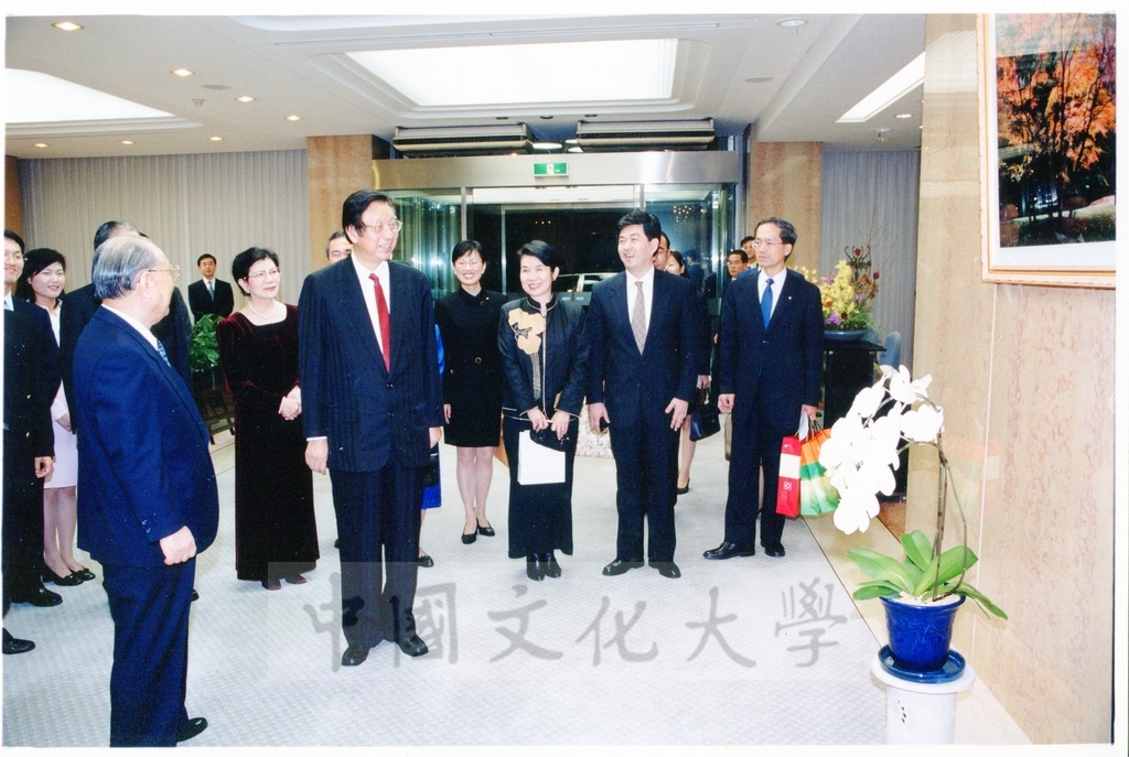 1999年12月5日張董事長鏡湖率同校長林彩梅等五人拜會創價學會名譽會長池田大作先生的圖檔，第7張，共23張