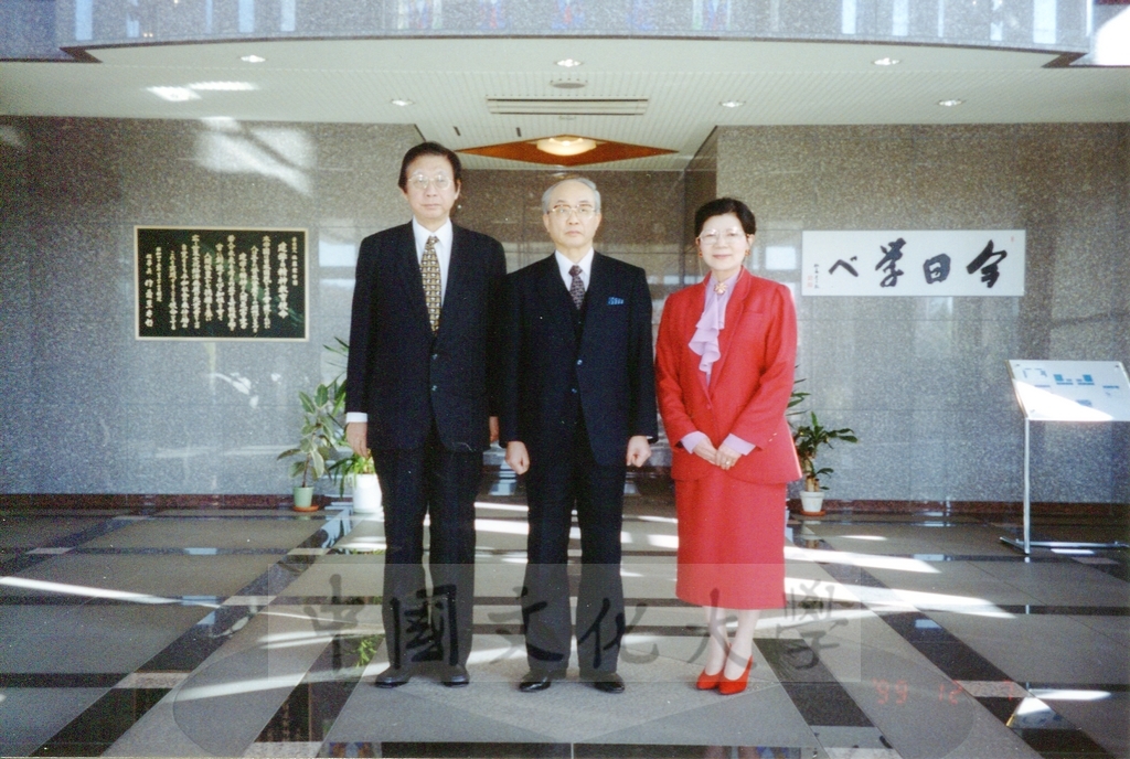 1999年12月7日張董事長鏡湖率領校長林彩梅一行五人訪問日本姐妹校平成國際大學的圖檔，第6張，共7張