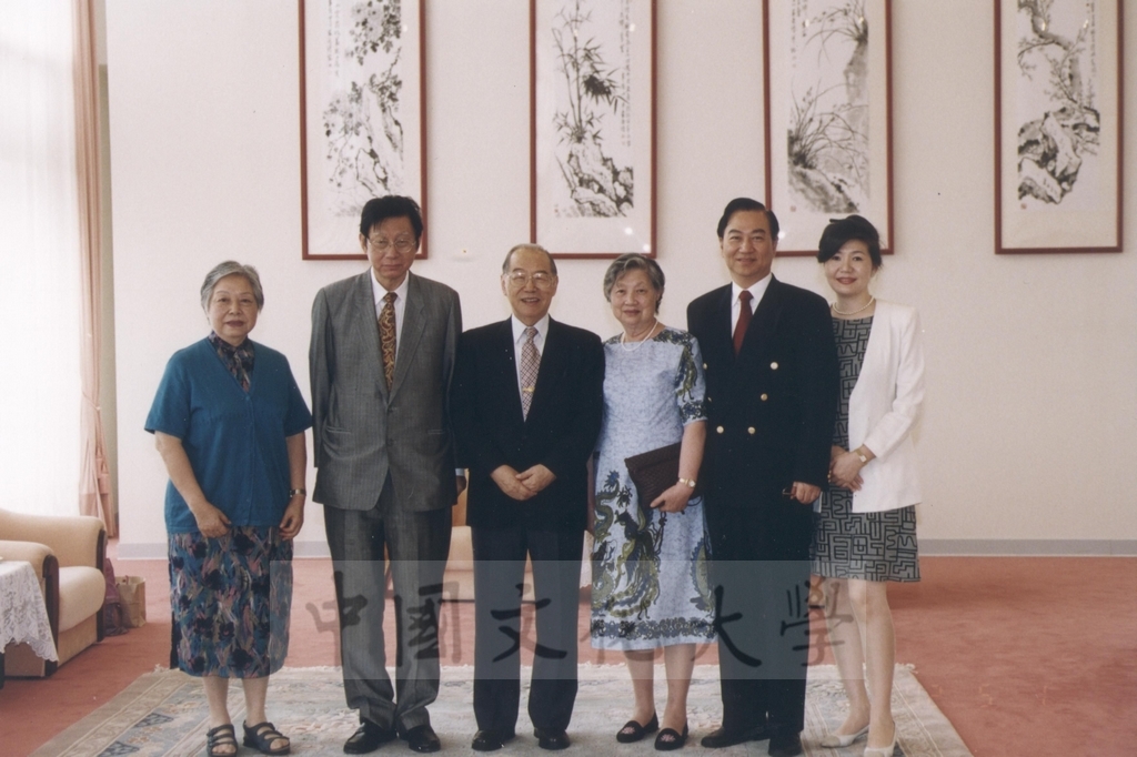 2002年5月1日梅可望夫婦、馮滬祥夫婦蒞校拜會董事長張鏡湖的圖檔，第1張，共1張