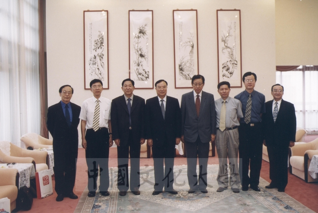 2002年6月19日浙江大學訪問團蒞臨本校參訪並拜會董事長張鏡湖的圖檔，第1張，共3張