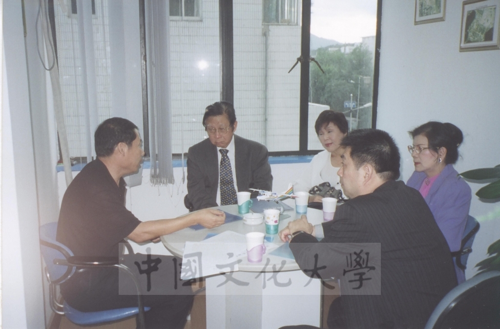 2002年董事長張鏡湖應邀參加杭州市人民政府與浙江大學主辦的「2002長江三角洲區域發展國際研討會暨城市市長、企業家論壇」的圖檔，第15張，共15張