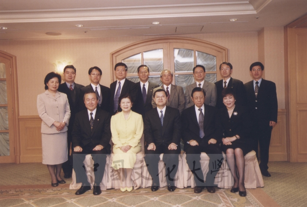2002年2月28日日本東京富士美術館首席參事池田博正來台參加本校建校40週年校慶的圖檔，第6張，共6張