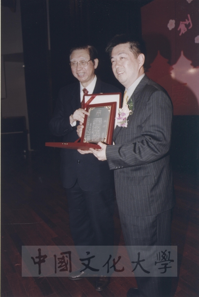 2002年3月1日中國文化大學建校40週年校慶慶祝晚會的圖檔，第10張，共34張