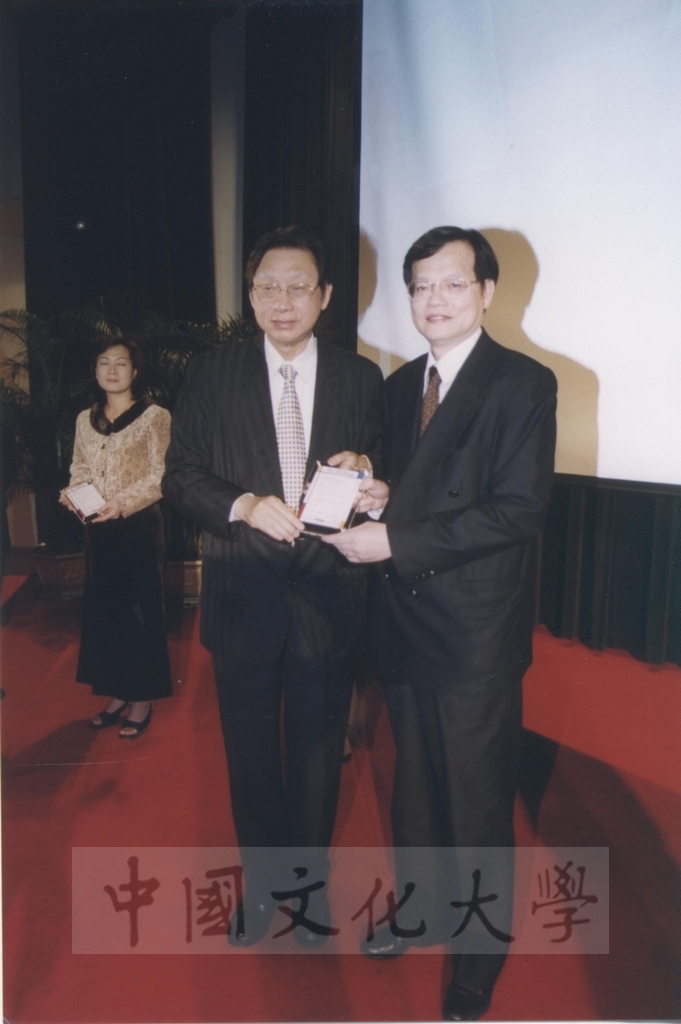 2002年3月1日中國文化大學建校40週年校慶慶祝晚會的圖檔，第11張，共34張