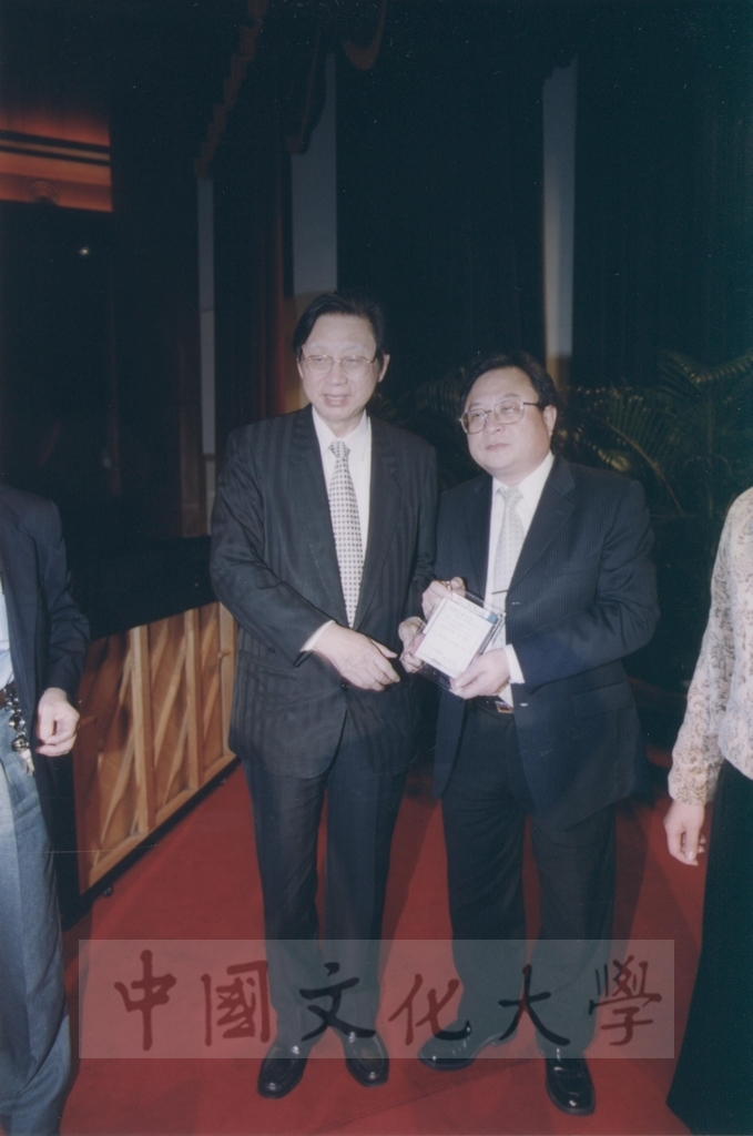 2002年3月1日中國文化大學建校40週年校慶慶祝晚會的圖檔，第13張，共34張