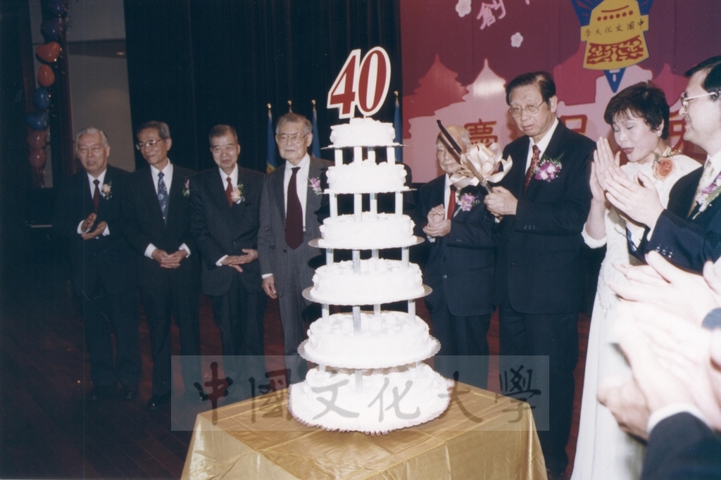 2002年3月1日中國文化大學建校40週年校慶慶祝晚會的圖檔，第15張，共34張