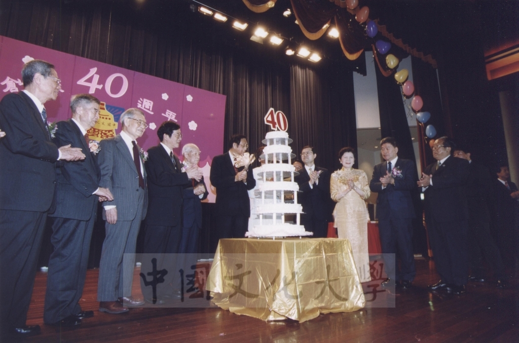 2002年3月1日中國文化大學建校40週年校慶慶祝晚會的圖檔，第16張，共34張