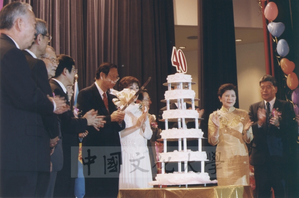 2002年3月1日中國文化大學建校40週年校慶慶祝晚會的圖檔，第17張，共34張