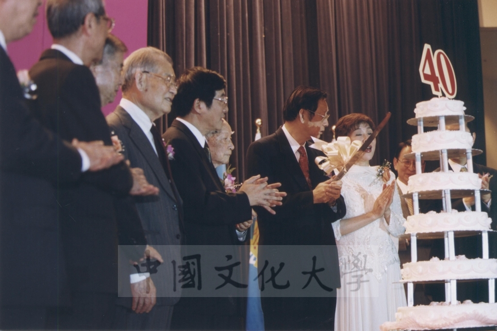 2002年3月1日中國文化大學建校40週年校慶慶祝晚會的圖檔，第19張，共34張