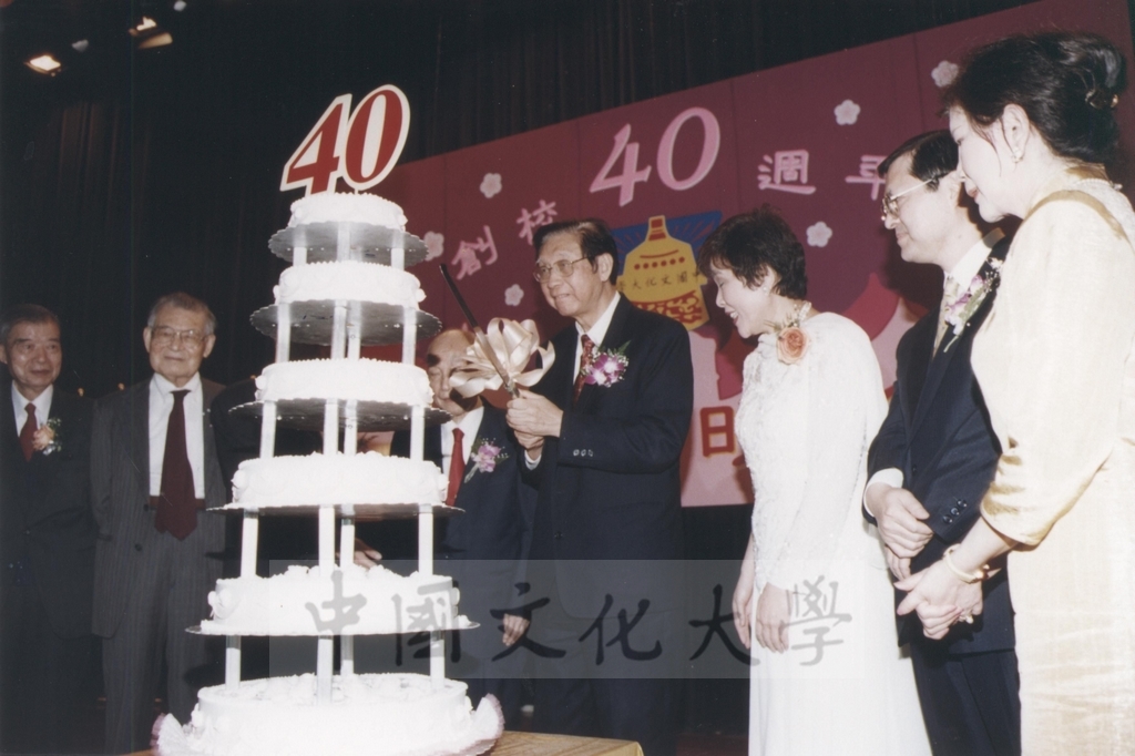 2002年3月1日中國文化大學建校40週年校慶慶祝晚會的圖檔，第20張，共34張
