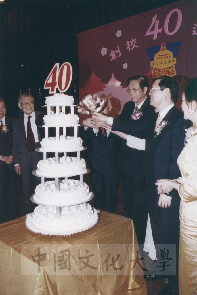 2002年3月1日中國文化大學建校40週年校慶慶祝晚會的圖檔，第21張，共34張