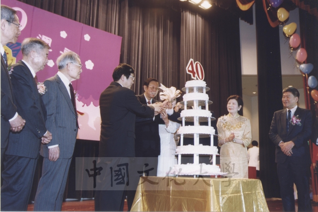 2002年3月1日中國文化大學建校40週年校慶慶祝晚會的圖檔，第23張，共34張