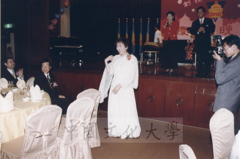 2002年3月1日中國文化大學建校40週年校慶慶祝晚會的圖檔，第32張，共34張