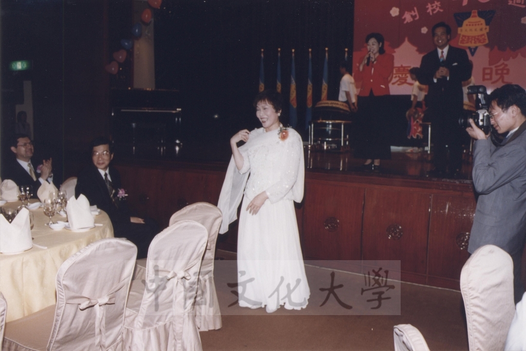2002年3月1日中國文化大學建校40週年校慶慶祝晚會的圖檔，第33張，共34張