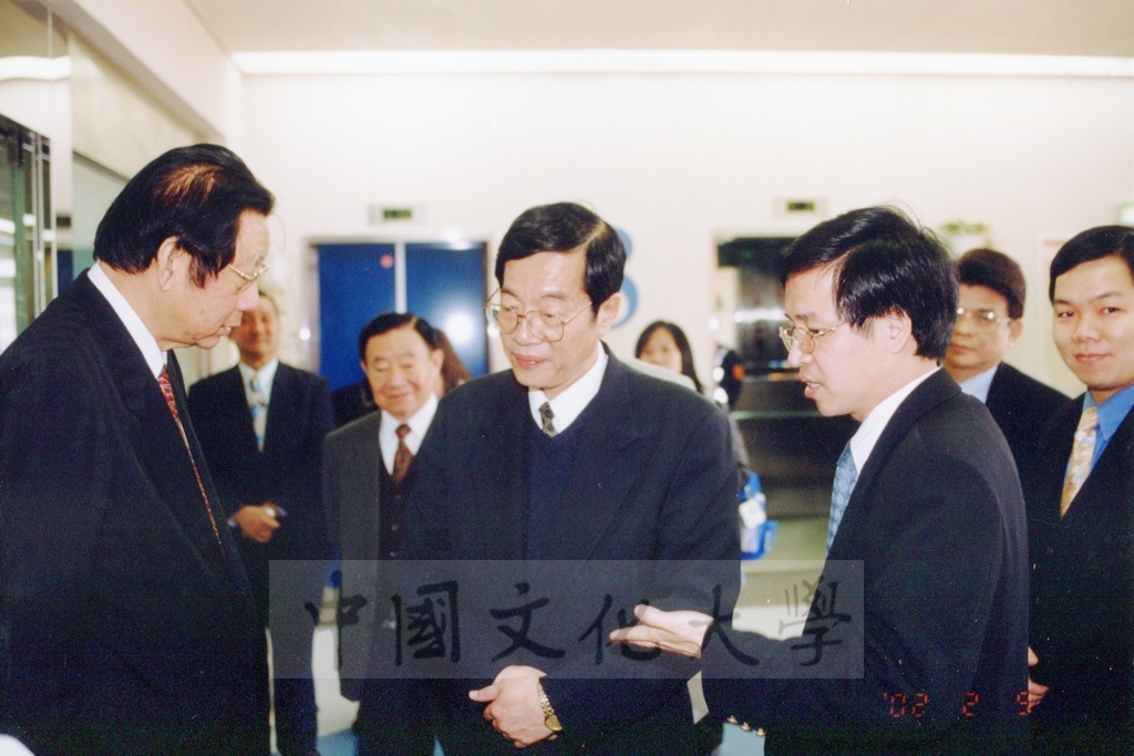 2002年2月9日教育部長黃榮村蒞臨文大向宋越倫教授拜年並參觀校園的圖檔，第4張，共5張