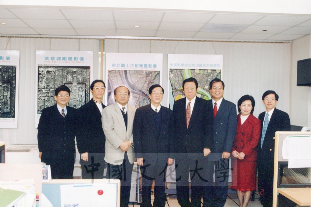 2002年2月9日教育部長黃榮村蒞臨文大向宋越倫教授拜年並參觀校園的圖檔，第5張，共5張