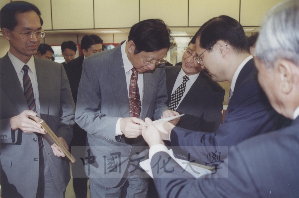 2000年9月30日日本東京富士美術館主席參事池田博正來台參加「西洋名畫展」開幕典禮的圖檔，第3張，共5張