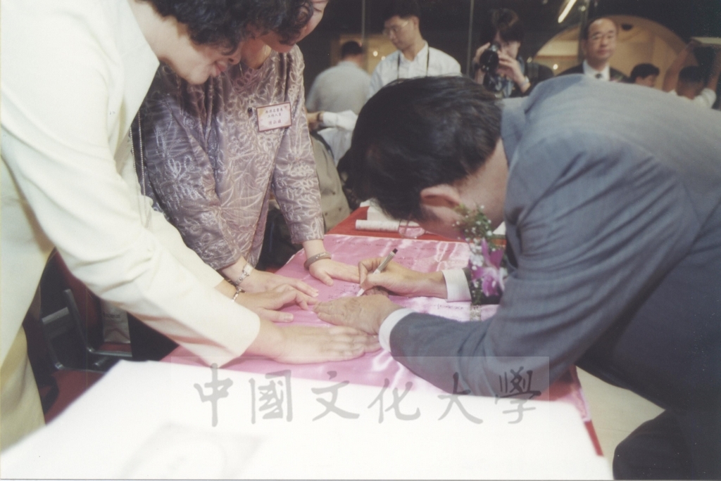 2000年10月1日「西洋名畫展」開幕典禮，教育部部長曾志朗、台北市長馬英九蒞臨會場致賀的圖檔，第4張，共26張
