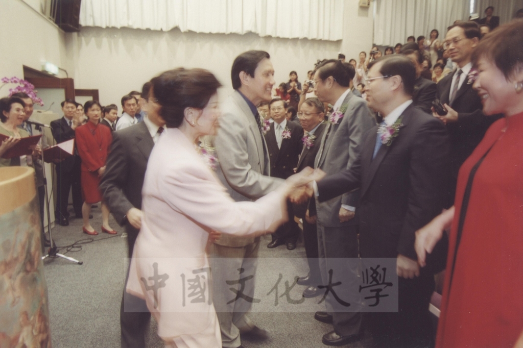 2000年10月1日「西洋名畫展」開幕典禮，教育部部長曾志朗、台北市長馬英九蒞臨會場致賀的圖檔，第13張，共26張