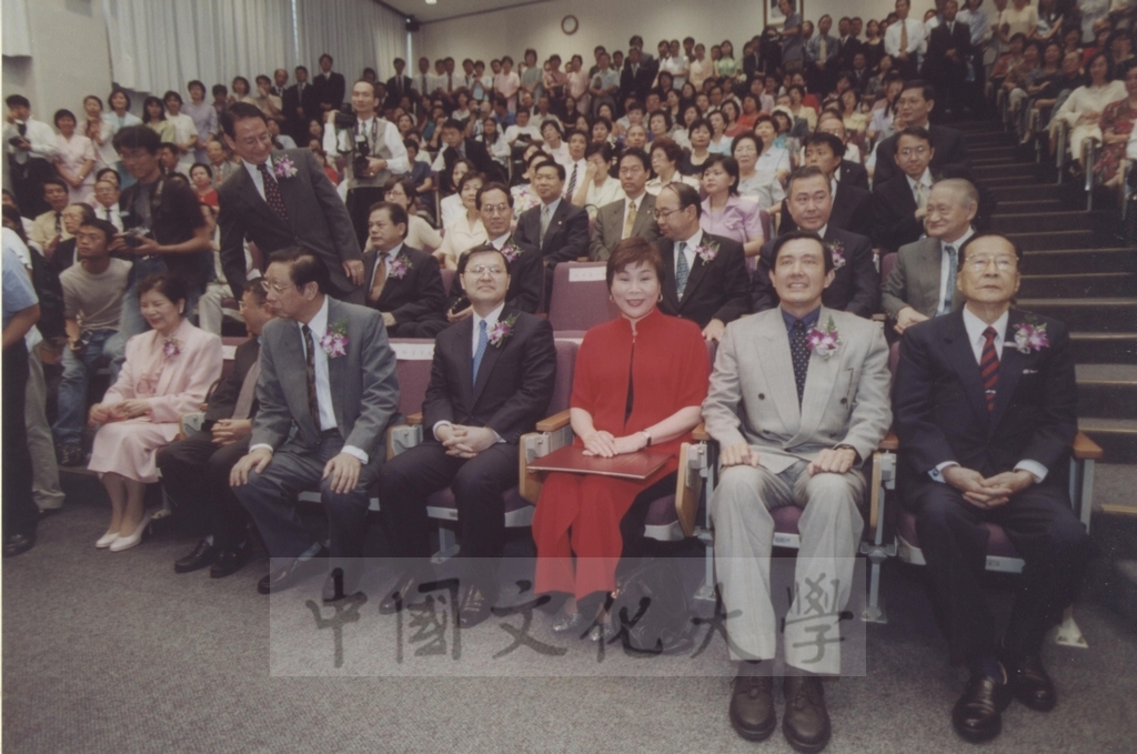 2000年10月1日「西洋名畫展」開幕典禮，教育部部長曾志朗、台北市長馬英九蒞臨會場致賀的圖檔，第21張，共26張