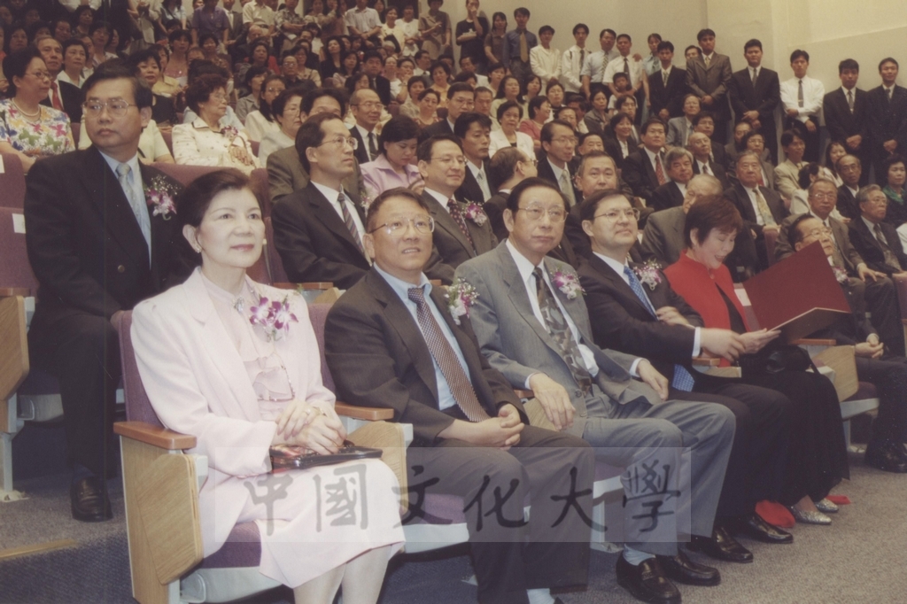 2000年10月1日「西洋名畫展」開幕典禮，教育部部長曾志朗、台北市長馬英九蒞臨會場致賀的圖檔，第22張，共26張