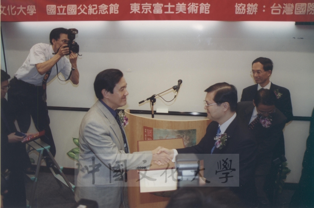 2000年10月1日台北市長馬英九獲頒日本東京富士美術館榮譽獎的圖檔，第1張，共6張