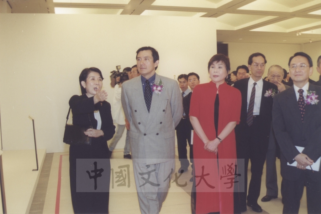 2000年10月1日教育部長曾志朗、台北市長馬英九參觀「西洋名畫展」的圖檔，第1張，共23張
